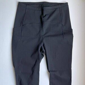 Lululemon Athletica Leggings with pockets - Size 6